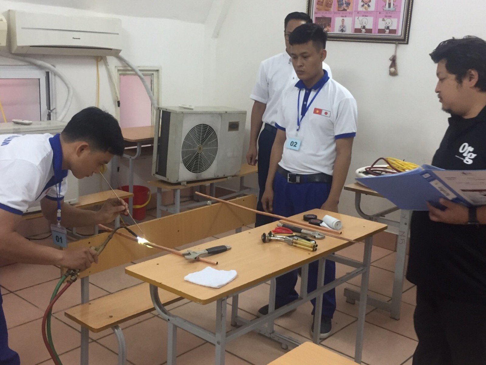 anh em chuẩn bị công tác thi